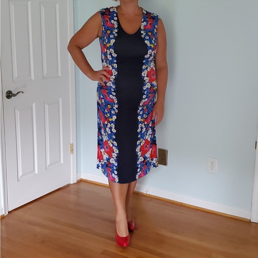 ๐ Boden v neck sleeveless jersey stretch w/ rouging daisy flower midi dress 16. - Picture 3 of 7